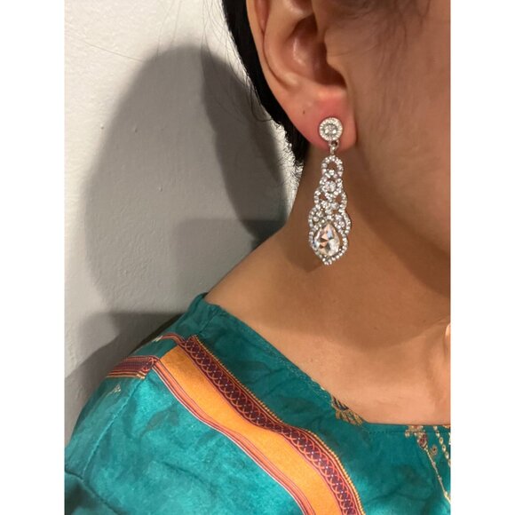 White crystal earrings , clear long silver bridal chandelier crystal earrings - Picture 2 of 2